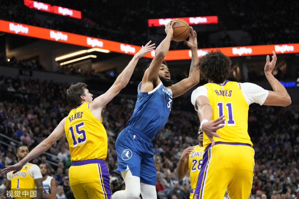 里夫斯在比 里夫斯在比